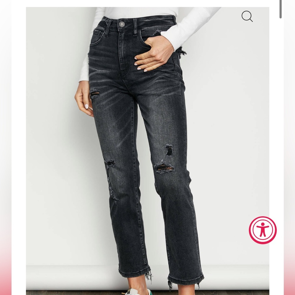 Social threads risen. 0G black wash straight leg Jean.